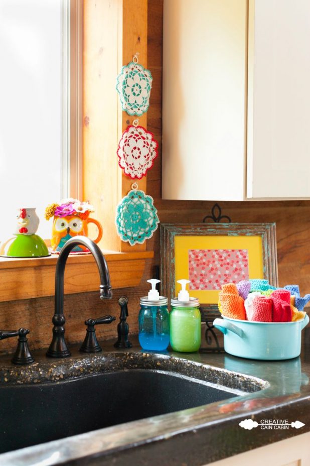 Colorful Vintage Kitchen Accents | CreativeCainCabin.com