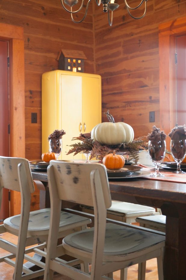 Rustic Thanksgiving Table Using Natural Elements