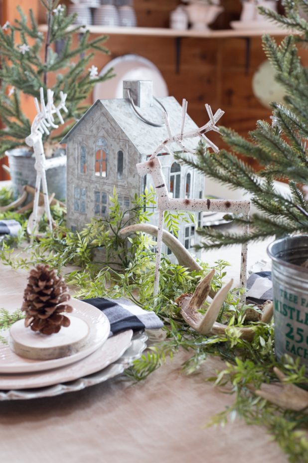 The 6 Things You'll Need to Create A Cozy Natural Christmas Themes. Pinecones, Farmhouse Shelves, Open Shelves, Christmas Trees, Galvanized Bucket, Wood Slice, Deer Antlers, Faux Greenery, Mongolia Home, Log Home, Log Cabin