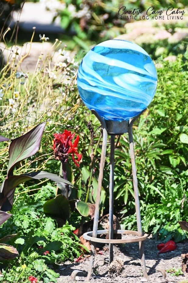 7 ideas to add to your garden - gazing ball