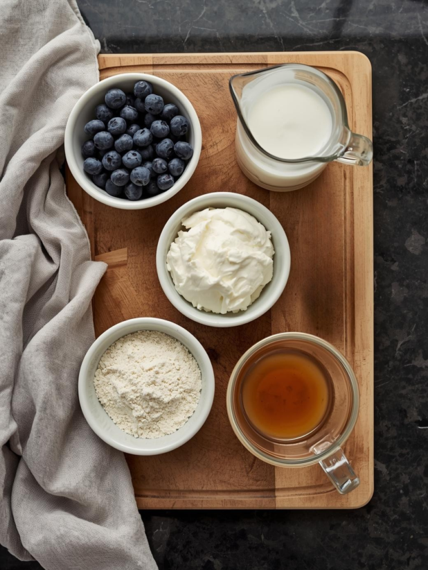 Blueberry Cottage Cheese Smoothie: High Protein Low Carb